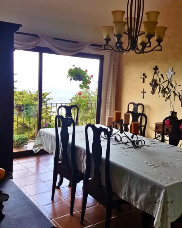 CASA EN VENTA EN CARRETERA A SAN LUCAS KM 21.5, ESTILO COLONIAL — Casa en Venta en San Juan Sacatepéquez, Sacatepéquez — foto 8 de 11