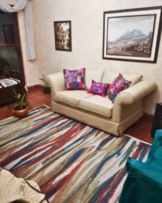 CASA EN VENTA EN CARRETERA A SAN LUCAS KM 21.5, ESTILO COLONIAL — Casa en Venta en San Juan Sacatepéquez, Sacatepéquez — miniatura 3 de 11