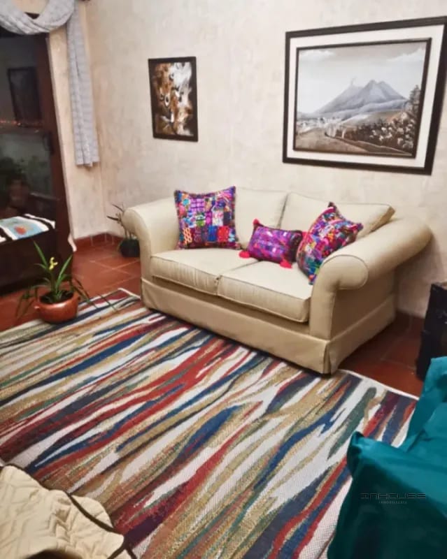 CASA EN VENTA EN CARRETERA A SAN LUCAS KM 21.5, ESTILO COLONIAL — Casa en Venta en San Juan Sacatepéquez, Sacatepéquez — foto 3 de 11