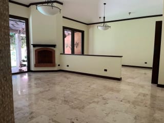 HERMOSA CASA DE UN NIVEL, Las Tinajas, Santa Catarina Pinula — Casa en Venta en Las Tinajas, Santa Catarina Pinula, Guatemala, Ciudad — miniatura 8 de 14