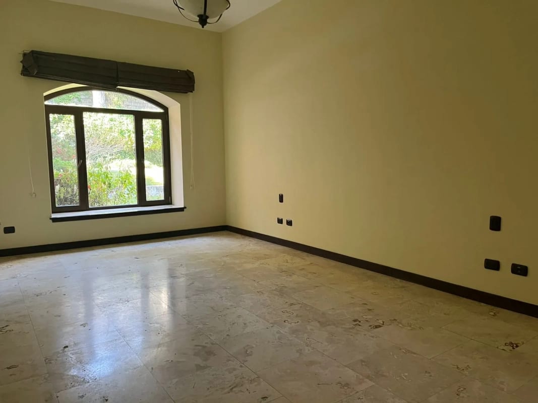 HERMOSA CASA DE UN NIVEL, Las Tinajas, Santa Catarina Pinula — Casa en Venta en Las Tinajas, Santa Catarina Pinula, Guatemala, Ciudad — foto 2 de 14