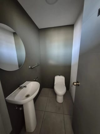 Oficina en renta! Condominio Plazuela zona 9 — Oficina en Alquiler en Plazuela, Zona 9, Guatemala, Ciudad — miniatura 5 de 9