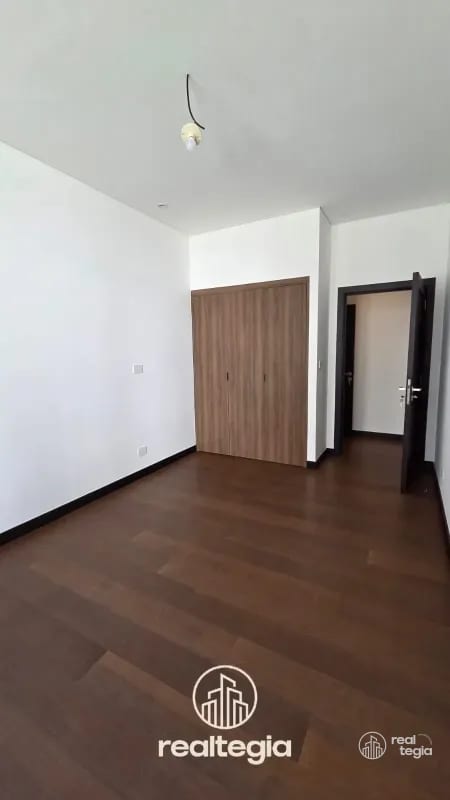 APARTAMENTO NOGALES DE CAYALÁ ZONA 16 — Apartamento en Venta en Zona 16, Guatemala, Ciudad — foto 5 de 10