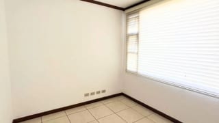 Apartamento en alquiler, Edificio Torre Castelar, zona 10 — Apartamento en Alquiler en Torre Castelar, Zona 10, Guatemala, Ciudad — miniatura 5 de 7