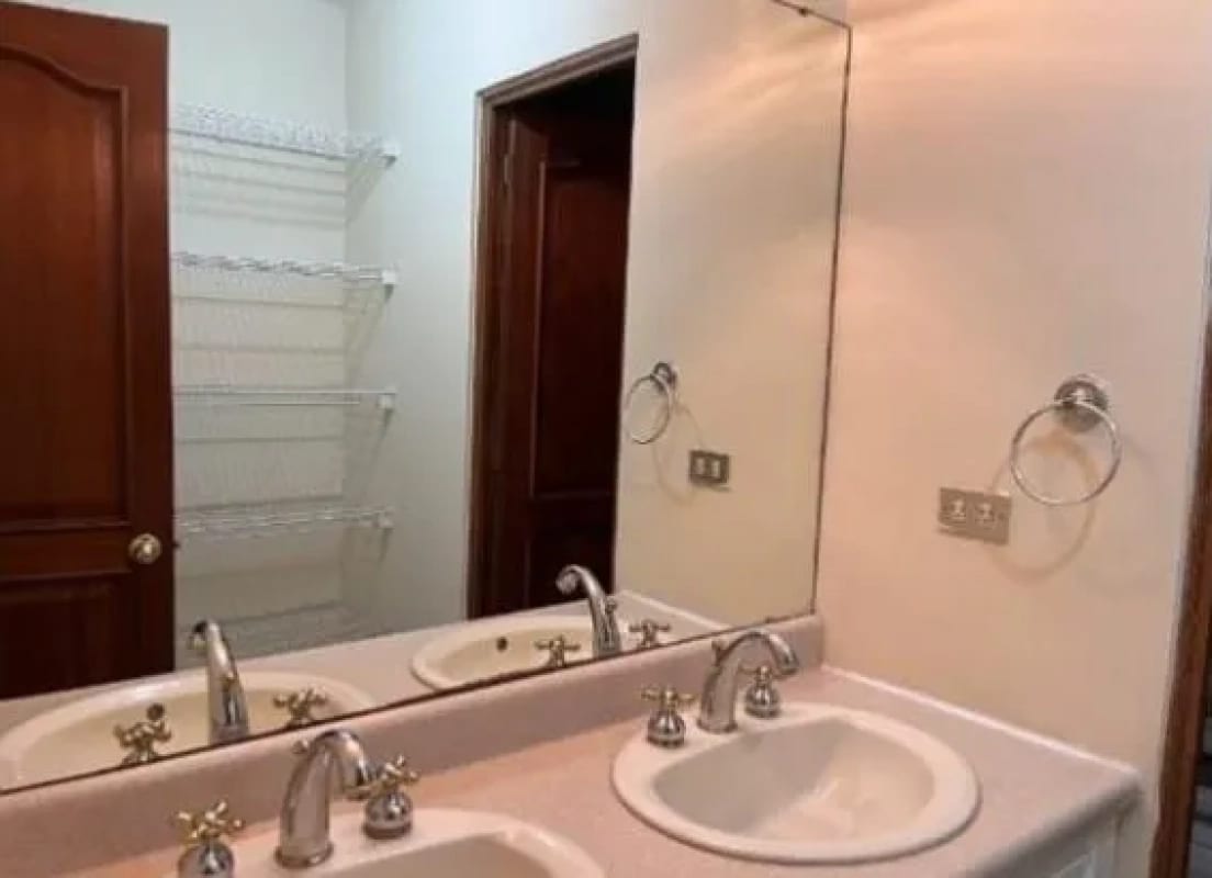 Apartamento en alquiler, Edificio Torre Castelar, zona 10 — Apartamento en Alquiler en Torre Castelar, Zona 10, Guatemala, Ciudad — foto 4 de 7