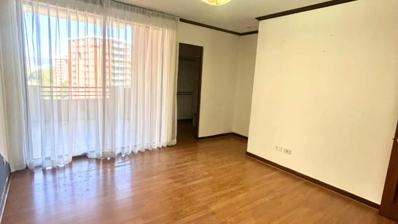 Apartamento en alquiler, Edificio Torre Castelar, zona 10 — Apartamento en Alquiler en Torre Castelar, Zona 10, Guatemala, Ciudad — foto 3 de 7