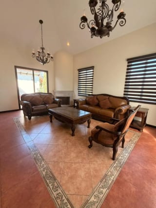 Preciosa residencia de un nivel en Lazos de Fraijanes — Casa en Venta en Lazos de Fraijanes, Carretera a El Salvador, Guatemala, Ciudad — miniatura 10 de 16