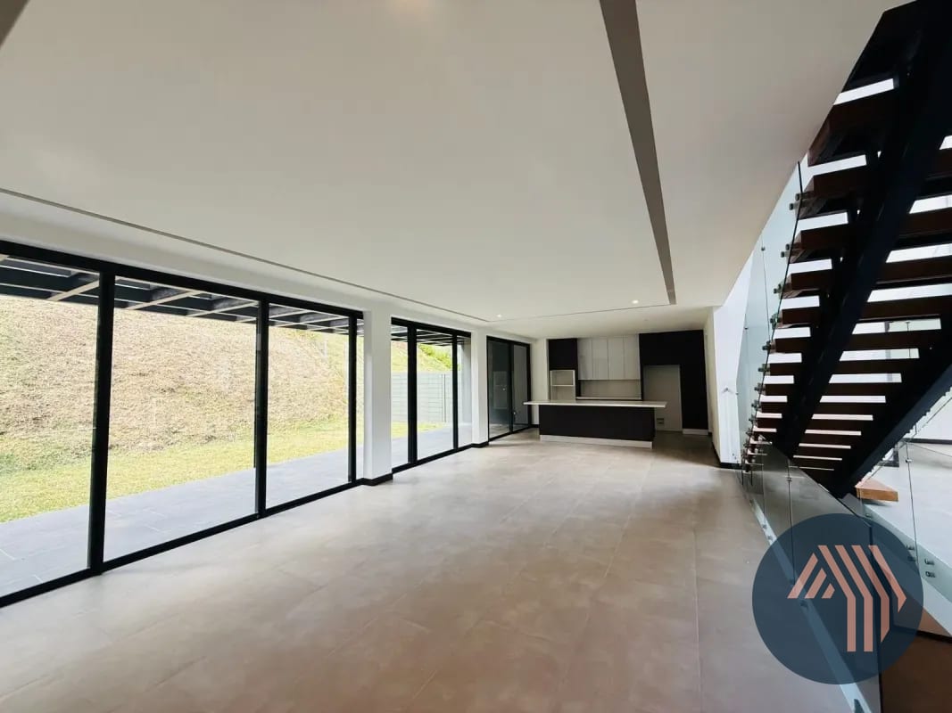 VENTA DE PRECIOSA CASA - ARAMA, SANTA CAT. PINULA — Casa en Venta en Santa Catarina Pinula, Guatemala, Ciudad — foto 2 de 16