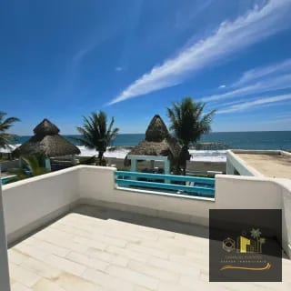 Casa De Playa en Venta Frente al mar en Monterrico — Casa vacacional en Venta en Monterrico, Santa Rosa — miniatura 1 de 17