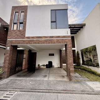 Casa en venta | 3 hab | Sala Familiar | Zona 16 — Casa en Venta en Home 16, Zona 16, Guatemala, Ciudad — miniatura 1 de 15