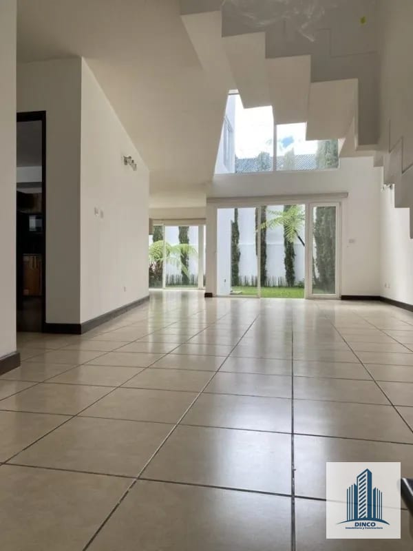 Vendo Casa en Campos de San Isidro Z.16 — Casa en Venta en Campos de San Isidro, Zona 16, Guatemala, Ciudad — foto 1 de 8