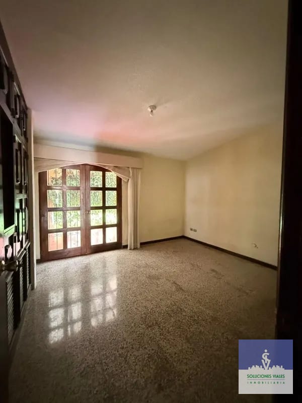 VENDO CASA DE 1 NIVEL CON JARDÍN, zona 16 — Casa en Venta en Jardines de San Isidro, Zona 16, Guatemala, Ciudad — foto 5 de 7