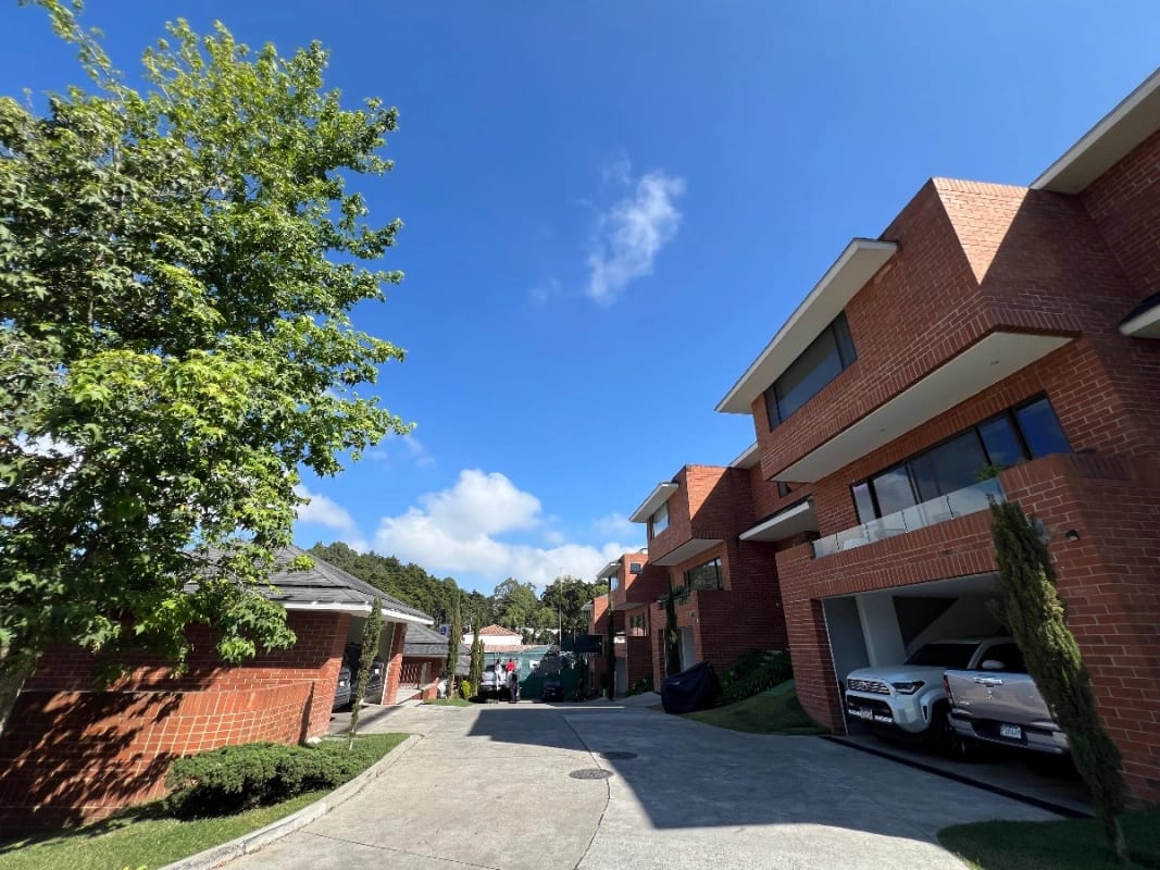 CASA VENTA MUXBAL CONDOMINIO EL CARMEN, 390 MTS2, 4 DORMITORIOS CASA UNO CON SU BAÑO, CERCA COLEGIO MONTESSORI $525,000 — Casa en Venta en Muxbal, Guatemala, Ciudad — foto 12 de 13