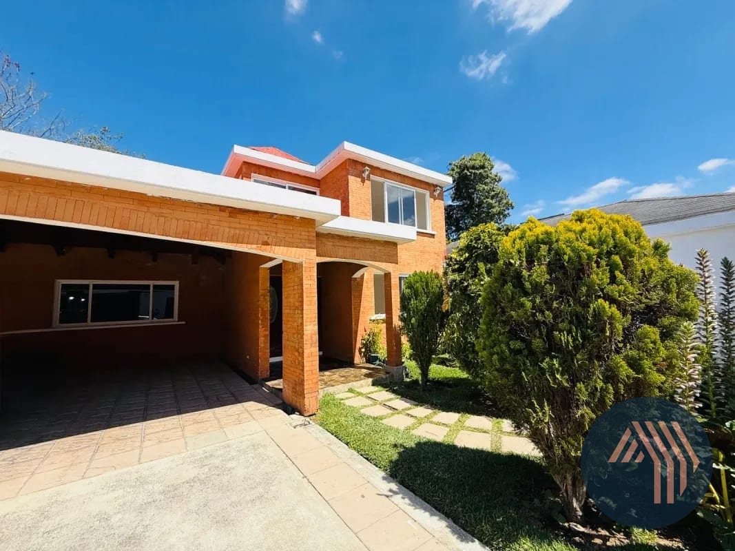 VENTA DE HERMOSA CASA - SAN ANTONIO, KM 16.5 CES — Casa en Venta en San Antonio, Carretera a El Salvador, Guatemala, Ciudad — foto 1 de 17