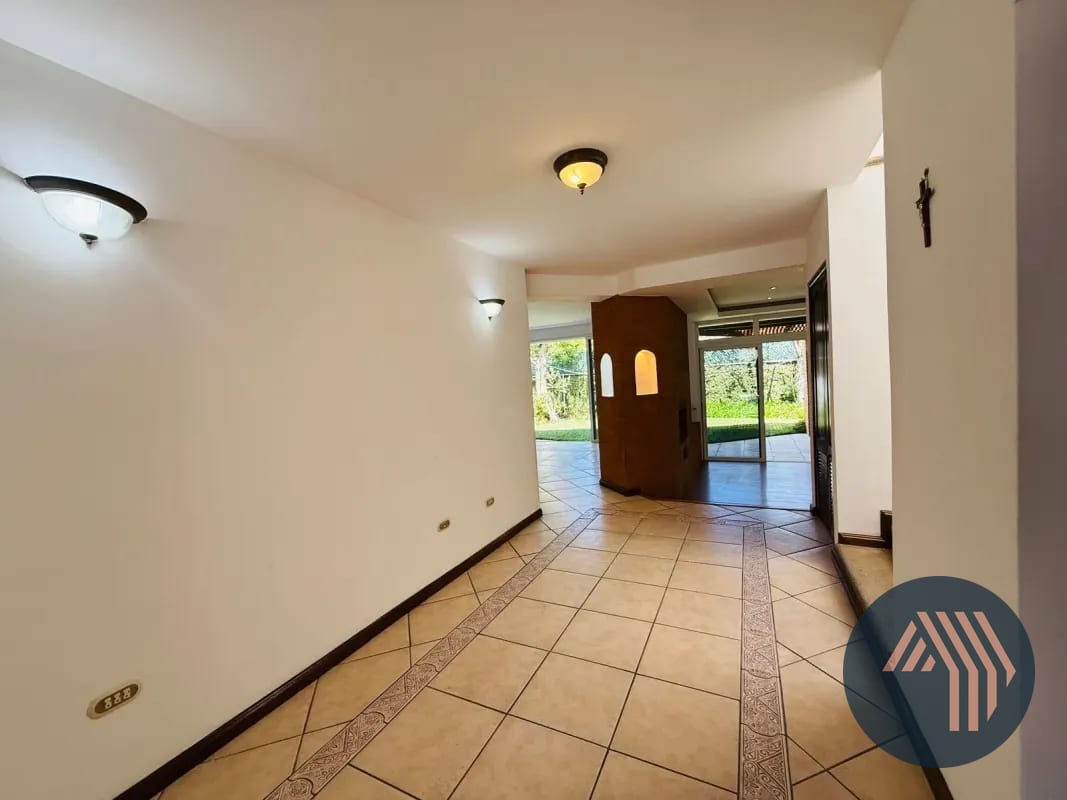 VENTA DE HERMOSA CASA - SAN ANTONIO, KM 16.5 CES — Casa en Venta en San Antonio, Carretera a El Salvador, Guatemala, Ciudad — foto 3 de 17