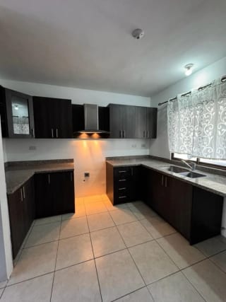 Venta de Casa Vistas de San Isidro Zona 16 — Casa en Venta en Vistas de San Isidro, Zona 16, Guatemala, Ciudad — miniatura 1 de 15