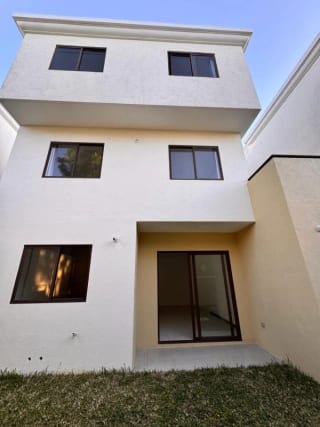 Venta de Casa Vistas de San Isidro Zona 16 — Casa en Venta en Vistas de San Isidro, Zona 16, Guatemala, Ciudad — miniatura 3 de 15