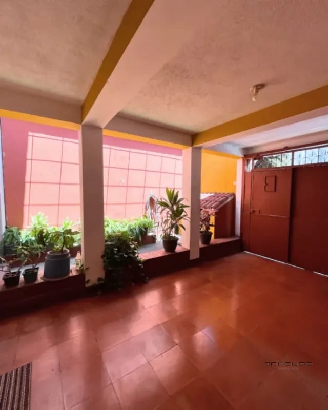 CASA EN VENTA EN ZONA 4 DE MIXCO, PARA USO COMERCIAL — Casa en Venta en Zona 4 Mixco, Guatemala, Ciudad — foto 7 de 10