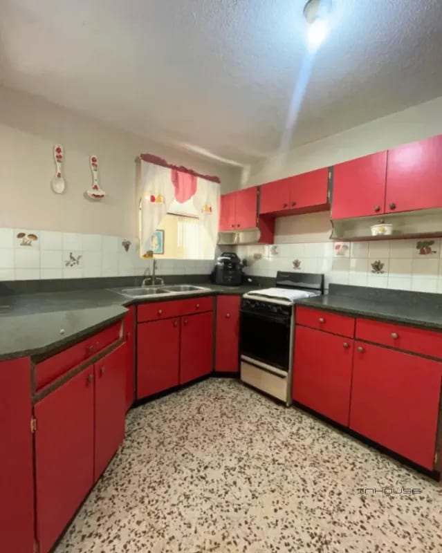 CASA EN VENTA EN ZONA 4 DE MIXCO, PARA USO COMERCIAL — Casa en Venta en Zona 4 Mixco, Guatemala, Ciudad — foto 4 de 10