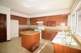Casa en renta, zona 10 — Casa en Alquiler en Zona 10, Guatemala, Ciudad — miniatura 6 de 11