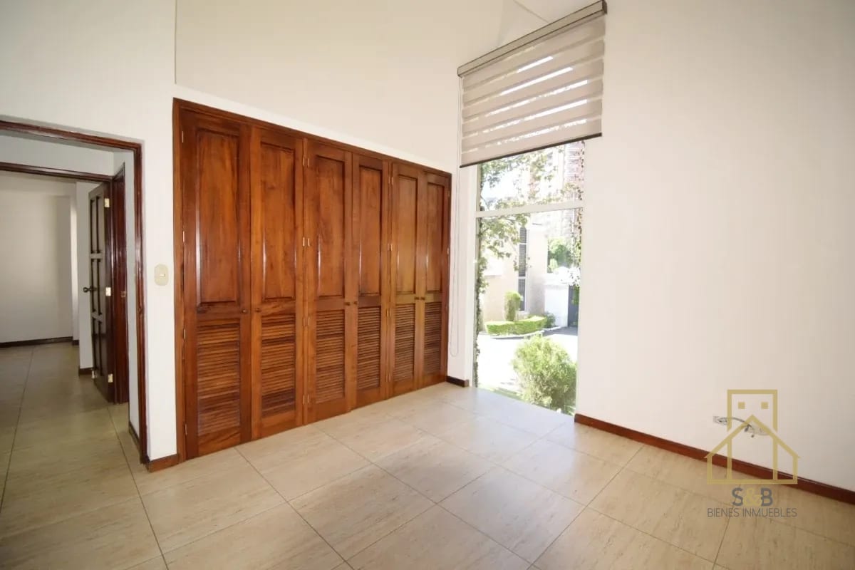Casa en renta, zona 10 — Casa en Alquiler en Zona 10, Guatemala, Ciudad — foto 3 de 11