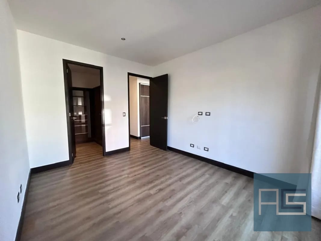Amplio apartamento en venta de 2 hab en zona 10 — Apartamento en Venta en Zona 10, Guatemala, Ciudad — foto 9 de 17