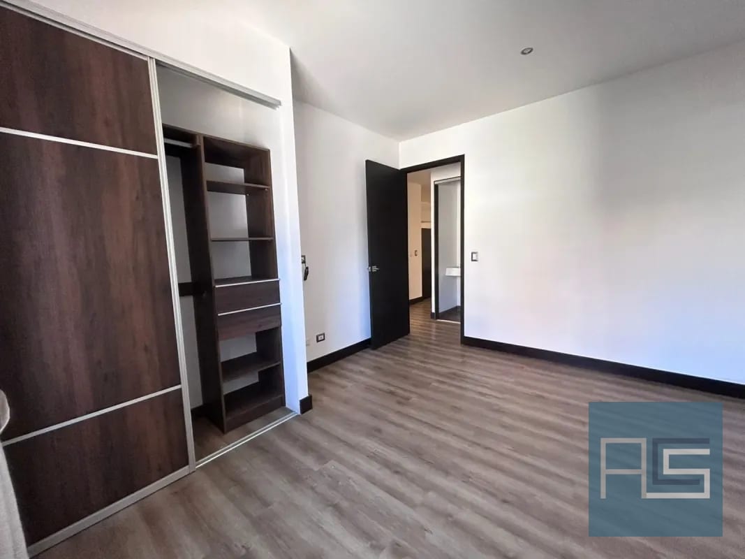 Amplio apartamento en venta de 2 hab en zona 10 — Apartamento en Venta en Zona 10, Guatemala, Ciudad — foto 13 de 17