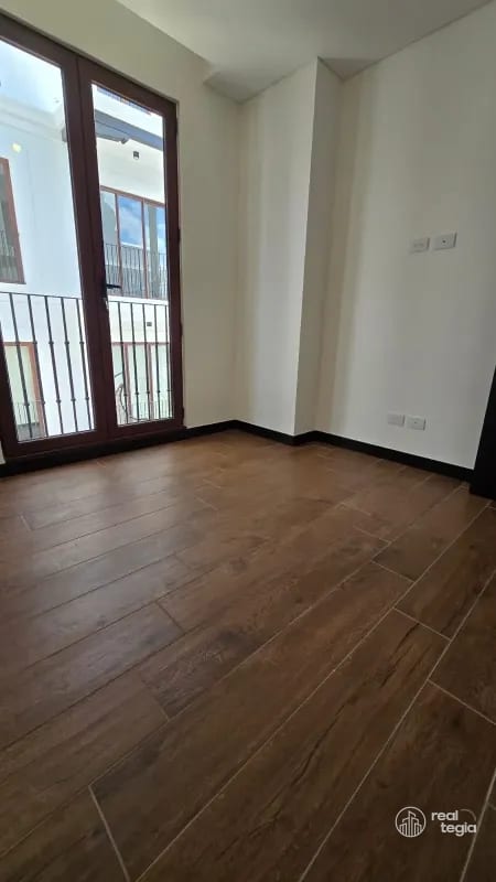 APARTAMENTO EN LIRIOS DE CAYALÁ ZONA 16 — Apartamento en Alquiler en Zona 16, Guatemala, Ciudad — foto 9 de 12