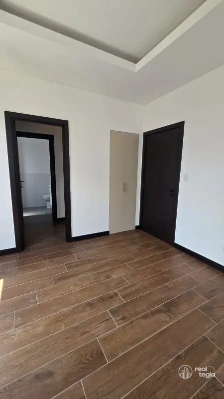 APARTAMENTO EN LIRIOS DE CAYALÁ ZONA 16 — Apartamento en Alquiler en Zona 16, Guatemala, Ciudad — foto 6 de 12