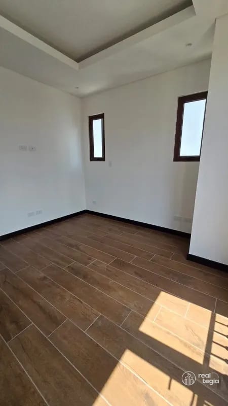 APARTAMENTO EN LIRIOS DE CAYALÁ ZONA 16 — Apartamento en Alquiler en Zona 16, Guatemala, Ciudad — foto 4 de 12