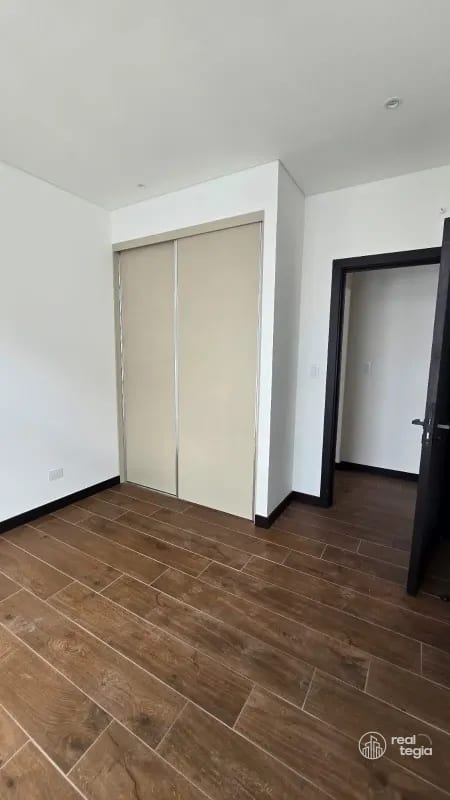 APARTAMENTO LIRIOS IV DE CAYALÁ ZONA 16 — Apartamento en Alquiler en Zona 16, Guatemala, Ciudad — foto 9 de 14