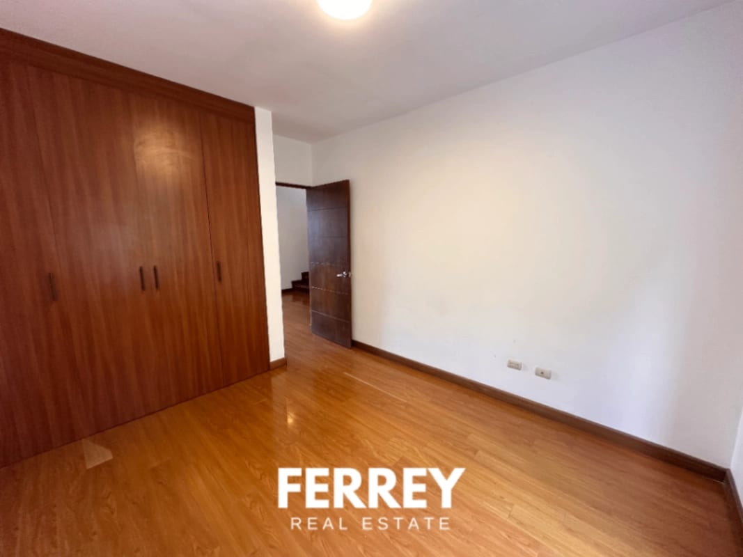 Oportunidad Unica / Casa con terraza privada — Casa en Venta en Carretera a El Salvador, Guatemala, Ciudad — foto 7 de 17