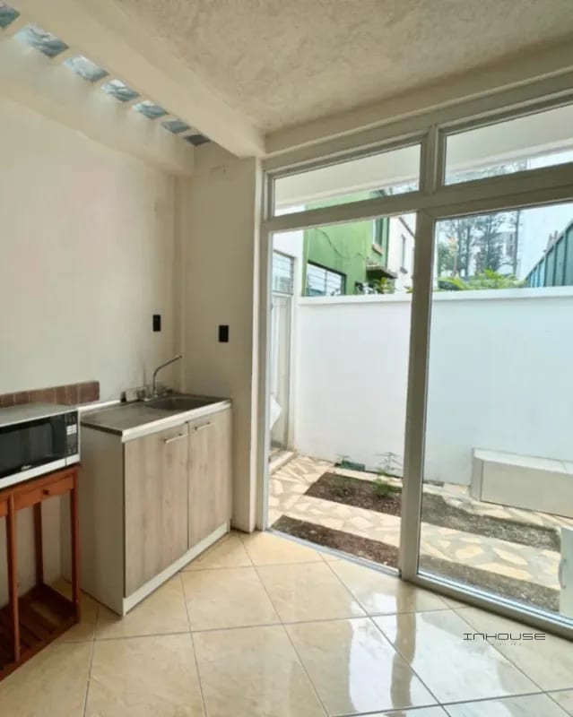 APARTAMENTO EN RENTA EN ZONA 14 DENTRO DE GARITA — Apartamento en Alquiler en Zona 14, Guatemala, Ciudad — foto 1 de 8