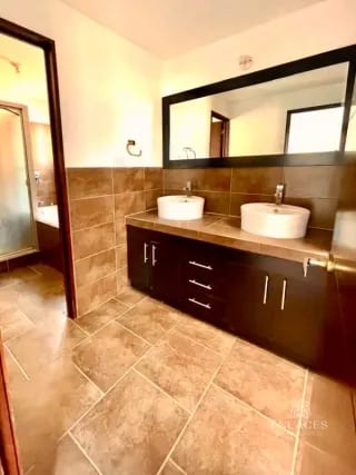 Km 21.5 Carretera a El Salvador • Casa en Renta/Venta • Cumbres de La Arboleda — Casa en Alquiler en Cumbres de La Arboleda, Carretera a El Salvador, Guatemala, Ciudad — miniatura 4 de 15