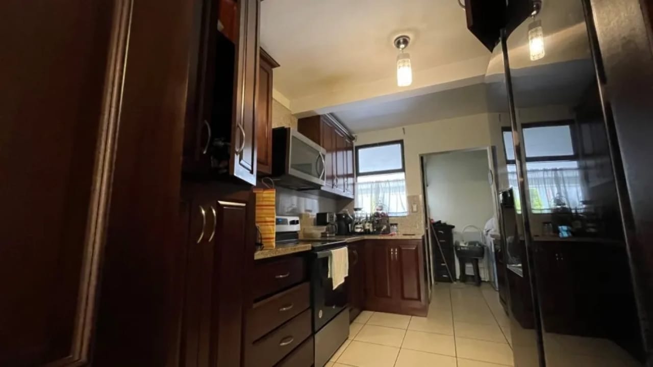 BOSQUE ESCONDIDO  KM 21.5 CARRETERA FRAIJANES. AMPLIO TERRENO DE 8.20 FRENTE X 30.60 FONDO. — Casa en Venta en Carretera a El Salvador, Guatemala, Ciudad — foto 6 de 17
