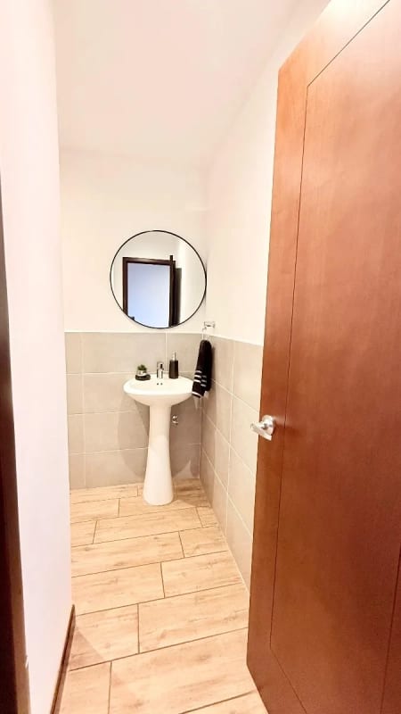 Apartamento amueblado en Renta!! zona 10 — Apartamento en Alquiler en Zona 10, Guatemala, Ciudad — foto 2 de 5