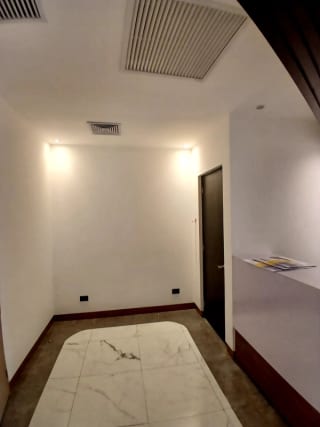 Clínica u Oficina en Renta — Clínica en Alquiler en Zona 10, Guatemala, Ciudad — miniatura 3 de 10