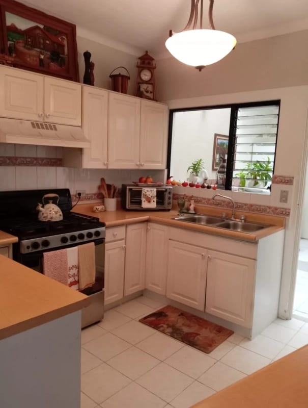 Vendo linda casa en zona 10, a cuadras de los Próceres. — Casa en Venta en Zona 10, Guatemala, Ciudad — foto 17 de 17