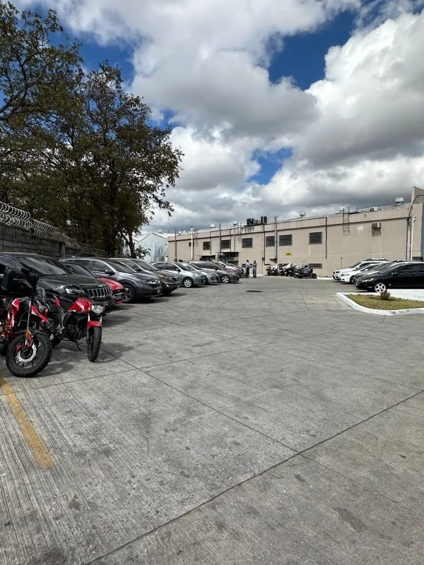RENTA OFIBODEGA EN EL CONDADO NARANJO — Bodega / Ofibodega en Alquiler en Condado Naranjo, Zona 4 Mixco, Guatemala, Ciudad — foto 2 de 5
