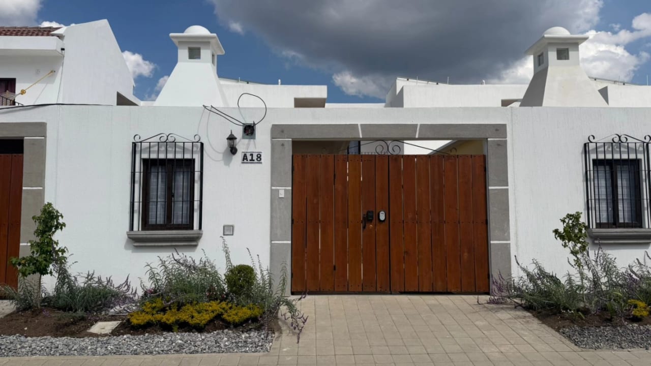 Hermosa Casa Equipada amueblada en Antigua Guatemala Paseo San Lorenzo — Casa en Venta en Ciudad Vieja, Sacatepéquez — foto 1 de 16