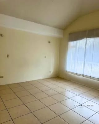 CASA EN VENTA EN SAN JOSE PINULA DENTRO DE CONDOMINIO (copia) — Casa en Venta en San José Pinula, Carretera a El Salvador, Guatemala, Ciudad — miniatura 5 de 13