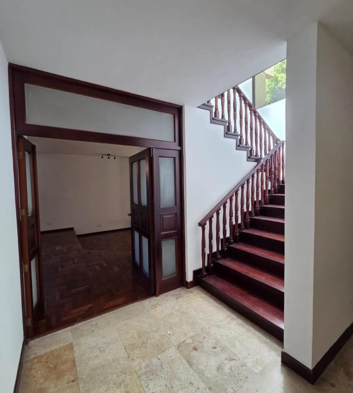 Casa Amplia con ubicación Estrategica en Carretera al Salvador km.13.5 — Casa en Venta en km 11-15, Carretera a El Salvador, Guatemala, Ciudad — foto 11 de 15