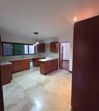 Casa Amplia con ubicación Estrategica en Carretera al Salvador km.13.5 — Casa en Venta en km 11-15, Carretera a El Salvador, Guatemala, Ciudad — miniatura 10 de 15