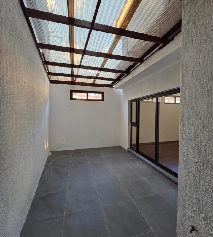Casa Amplia con ubicación Estrategica en Carretera al Salvador km.13.5 — Casa en Venta en km 11-15, Carretera a El Salvador, Guatemala, Ciudad — foto 5 de 15