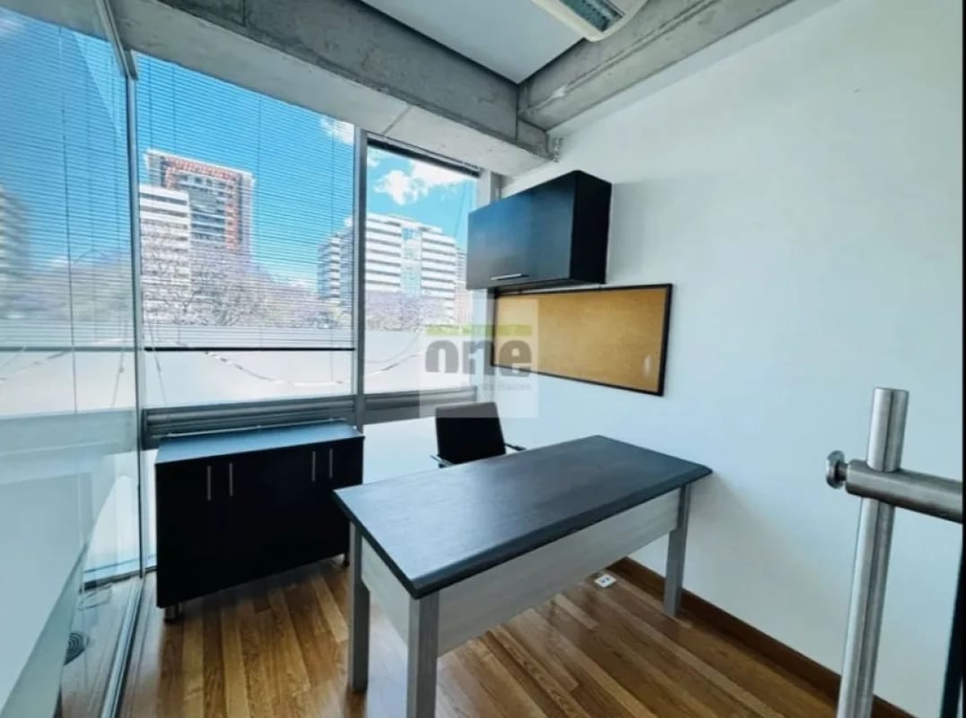 Zona 10 Edificio Platina oficina amueblada de 130 mts — Oficina en Alquiler en Zona 10, Guatemala, Ciudad — foto 7 de 10