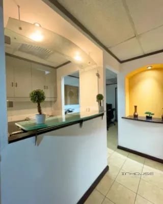OFICINA EN RENTA ZONA 9 AMUEBLADA — Oficina en Alquiler en Aristos Reforma, Zona 9, Guatemala, Ciudad — miniatura 2 de 10
