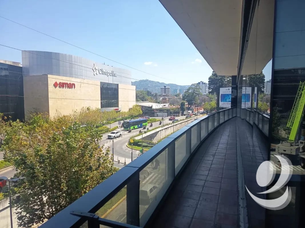 Rento Oficina en Zona 10, Ciudad de Guatemala. Design Center – Frente a Oakland Mall. — Oficina en Alquiler en Zona 10, Guatemala, Ciudad — foto 14 de 17