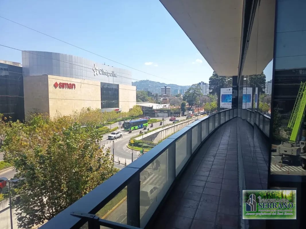 Rento Oficina en Zona 10, Ciudad de Guatemala. Design Center – Frente a Oakland Mall. — Oficina en Alquiler en Zona 10, Guatemala, Ciudad — foto 14 de 17