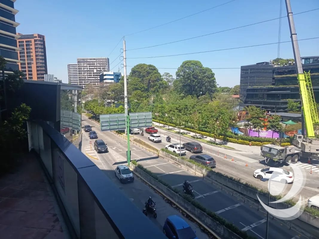 Rento Oficina en Zona 10, Ciudad de Guatemala. Design Center – Frente a Oakland Mall. — Oficina en Alquiler en Zona 10, Guatemala, Ciudad — foto 13 de 17