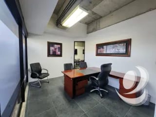 Rento Oficina en Zona 10, Ciudad de Guatemala.  Design Center – Frente a Oakland Mall. — Oficina en Alquiler en Zona 10, Guatemala, Ciudad — miniatura 7 de 17